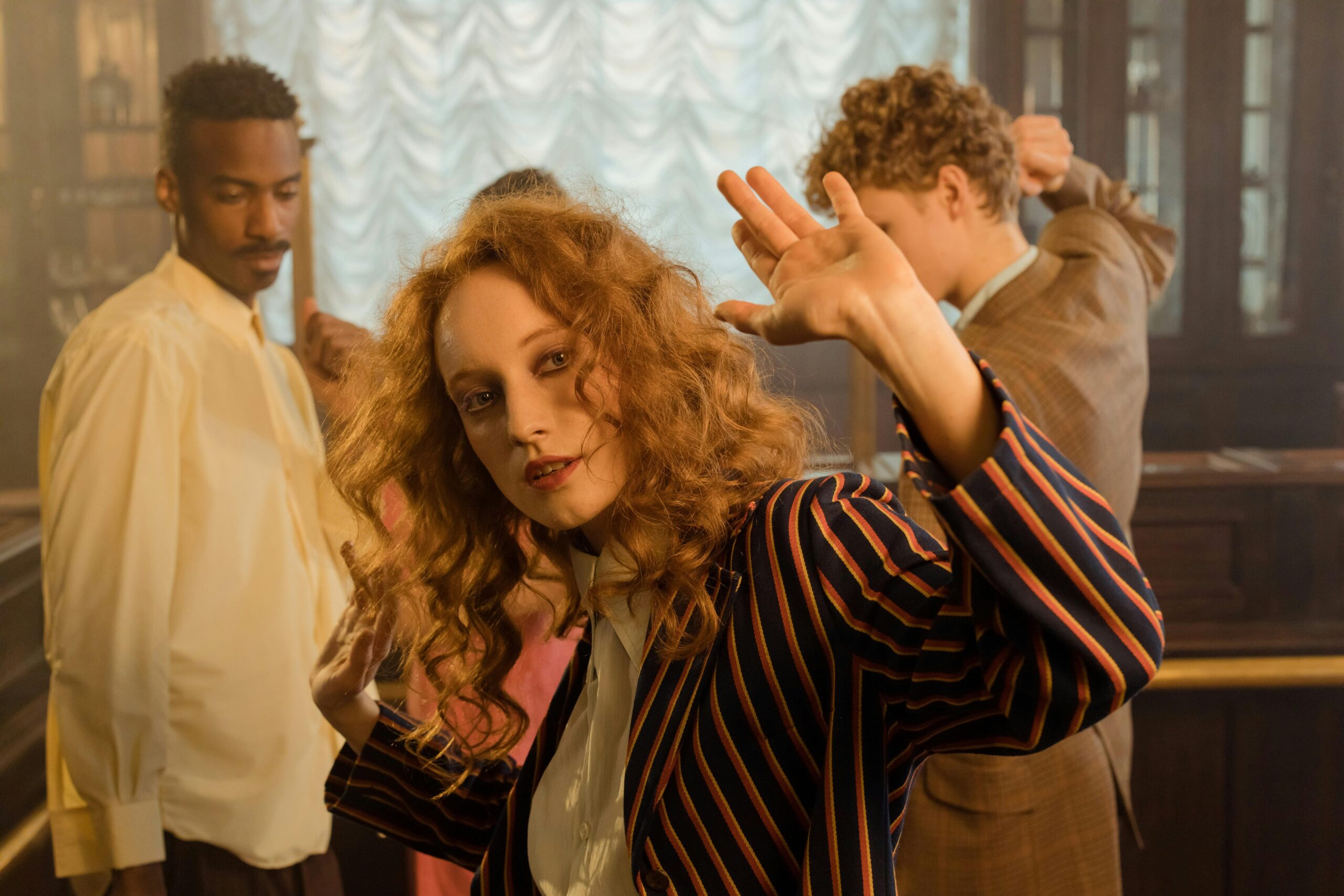 chica de los años 80 bailando